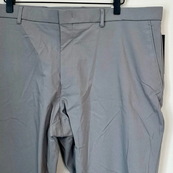 NWT Tommy Hilfiger Men's Light Gray TH Flex Pants - Size: 42/30
